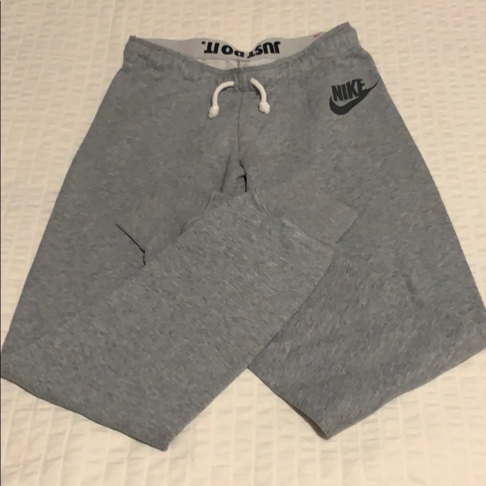 Gray Nike sweatpants/joggers